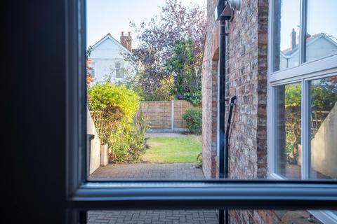 undefined, Chestnut Avenue, York