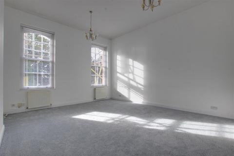 2 bedroom flat to rent, Newsholme Drive, London