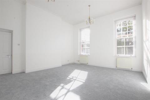 2 bedroom flat to rent, Newsholme Drive, London