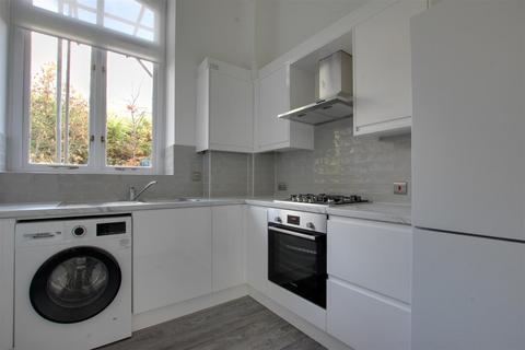 2 bedroom flat to rent, Newsholme Drive, London