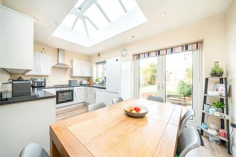 undefined, Lincoln Avenue, Twickenham TW2