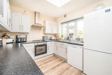 undefined, Lincoln Avenue, Twickenham TW2