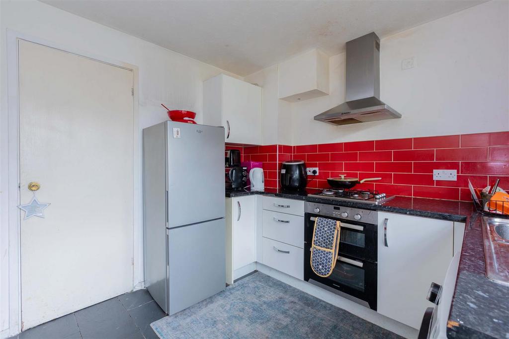 3 boulters close kitchen.jpeg
