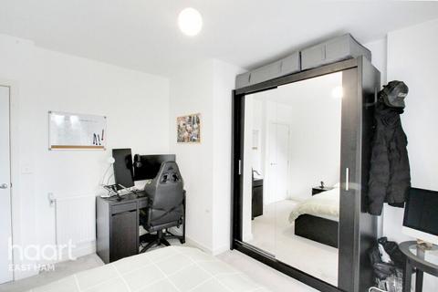 SAINT PIER Court, LONDON