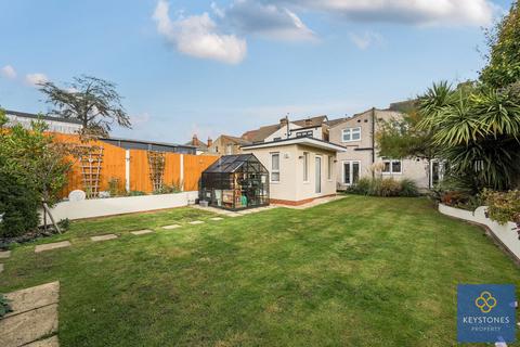 4 bedroom semi-detached house for sale, Mawney Road, Romford, RM7