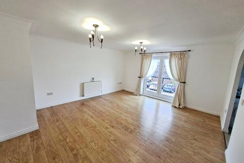 2 bedroom flat for sale, St Lukes Court, Hatfield, AL10