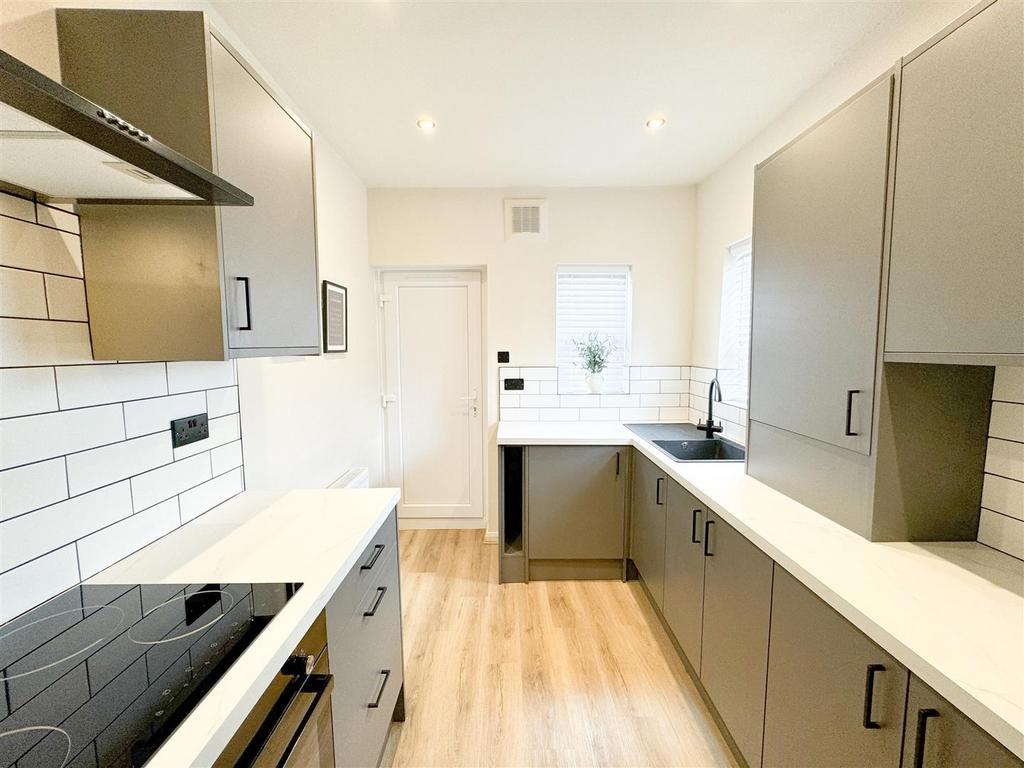 Kitchen 2.jpg