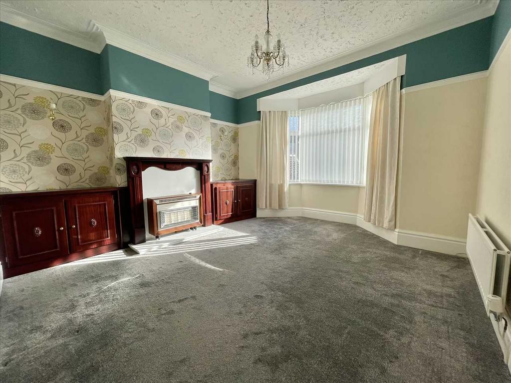 LOUNGE (front)