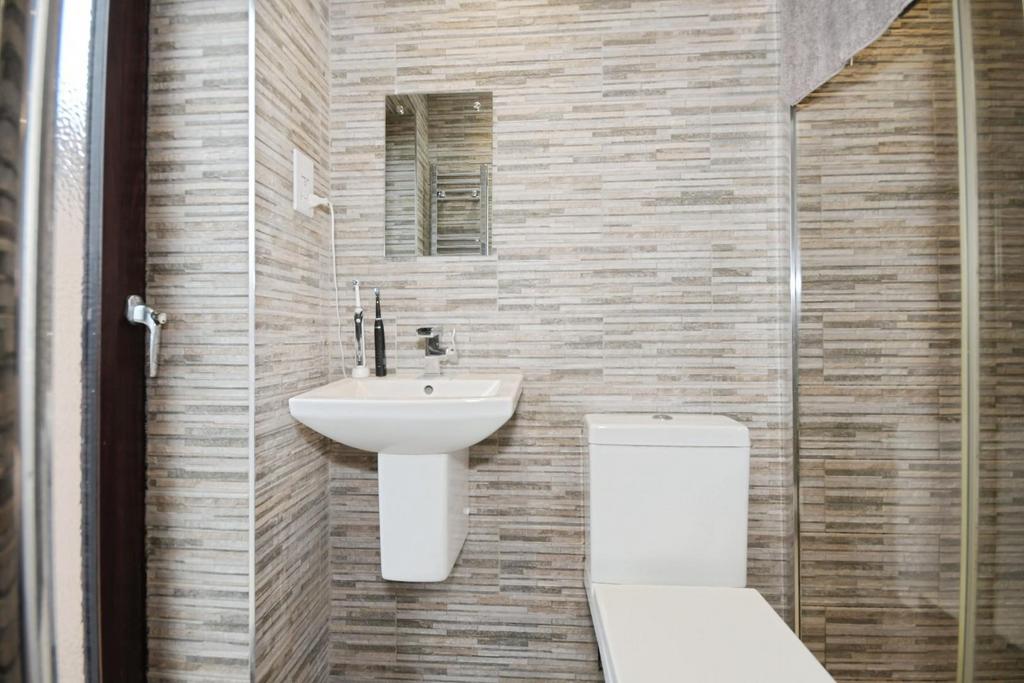 EN SUITE.jpg
