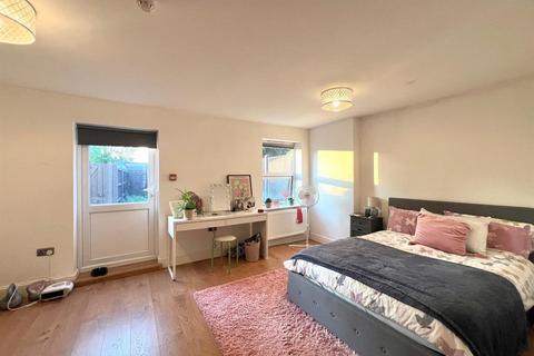 undefined, Forest Drive East, London E11