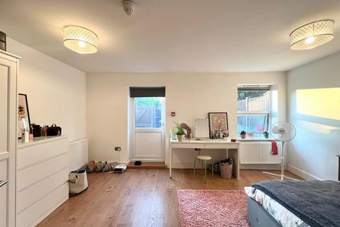 undefined, Forest Drive East, London E11