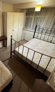 1 bedroom in a house share to rent, Langley Crescent, Hayes UB3