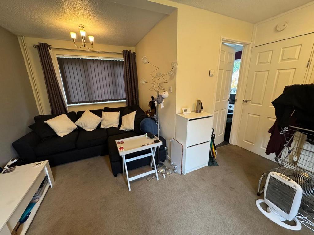 Living room 1.jpg