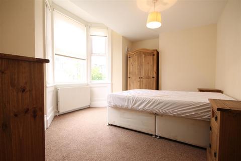 3 bedroom apartment to rent, Grosvenor Road, Jesmond