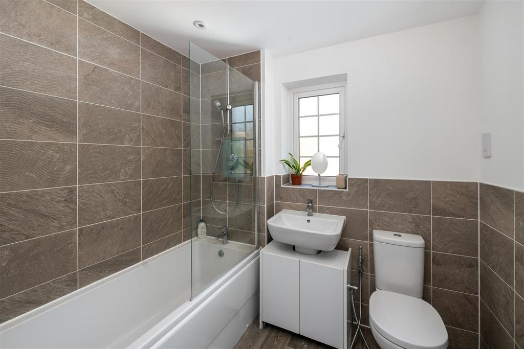 19 Emerald Road internals3.jpg