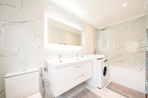2 bedroom flat for sale, Greyhound Road, London W6