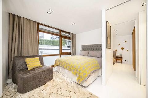 2 bedroom flat for sale, Barbican, London EC2Y