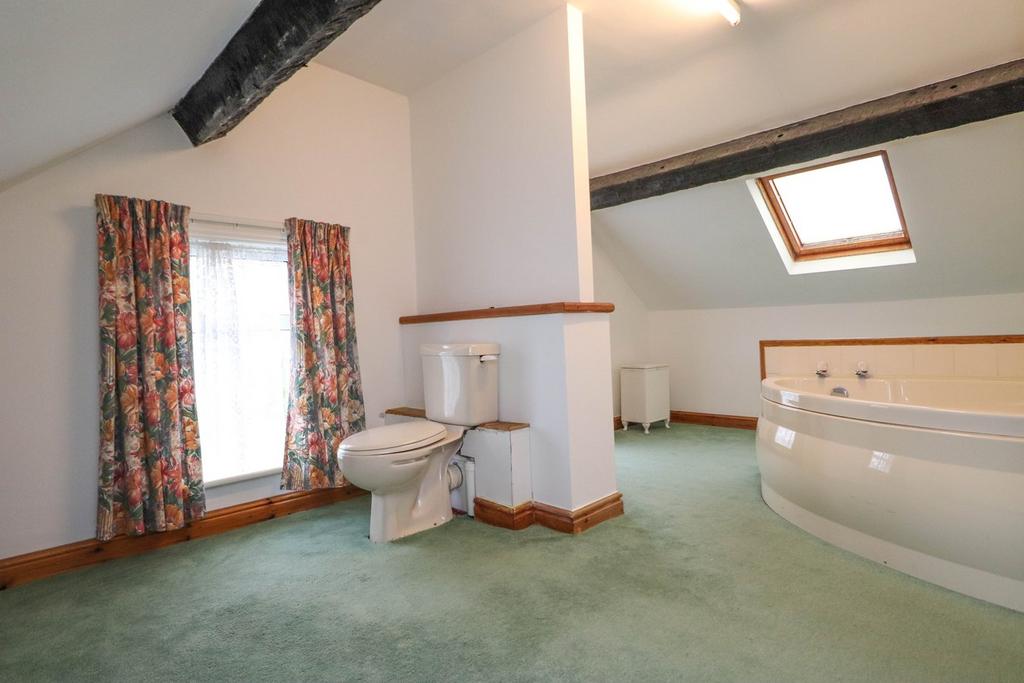 En-Suite Bathroom