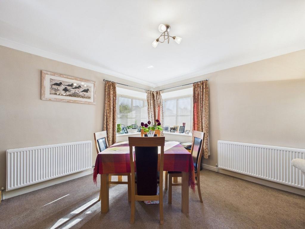 Lounge/Dining Area
