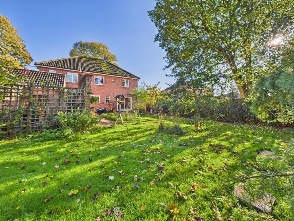 4 Bedroom Detached House - For Sale