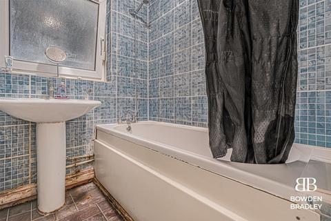 2 bedroom apartment for sale, The Shaftesburys, Barking, IG11