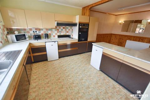 5 bedroom detached bungalow for sale, Crosslanes, Kilgetty