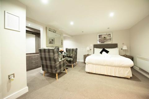 Studio to rent, Carnarvon Road, Reading