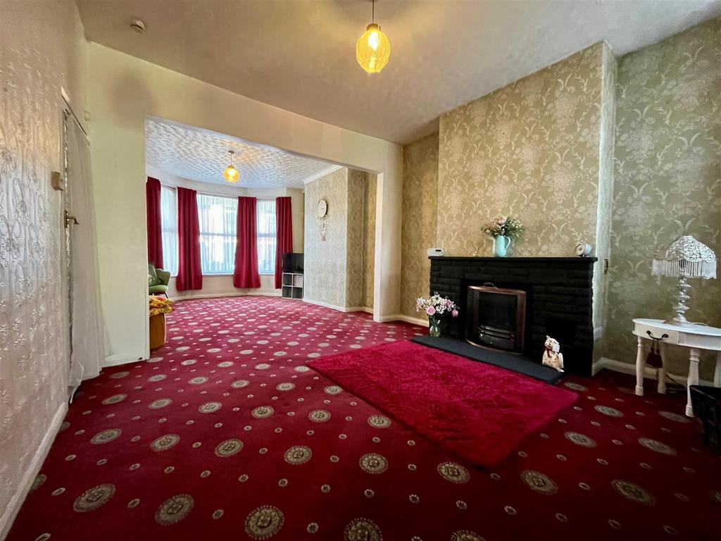 Dining Area into Lounge Area.jpg