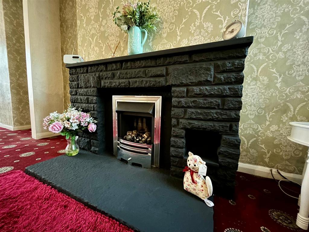 Dining Area Fire Surround.jpg