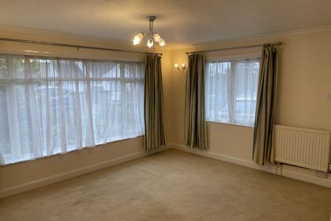 4 bedroom bungalow to rent, Maclins Close, South Molton, EX36