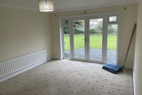 4 bedroom bungalow to rent, Maclins Close, South Molton, EX36