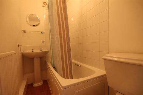5 bedroom maisonette to rent, Starbeck Avenue, Sandyford
