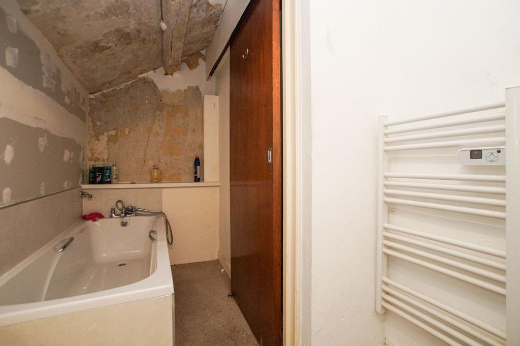 Flat 2 Bathroom