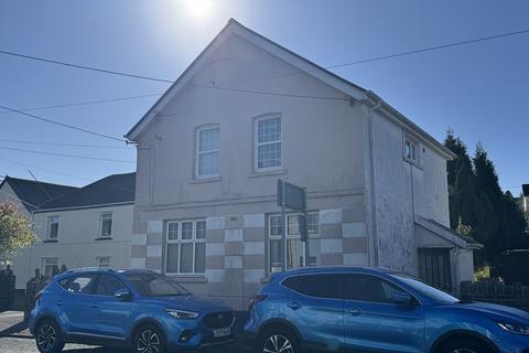 2 bedroom flat for sale, Cwmamman Road, Garnant, Ammanford, Carmarthenshire.