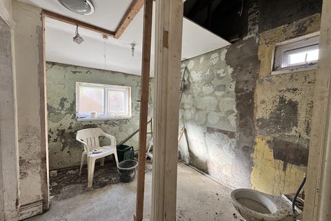 2 bedroom flat for sale, Cwmamman Road, Garnant, Ammanford, Carmarthenshire.