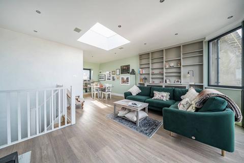 2 bedroom flat for sale, Lavender Hill, Clapham, London, SW11