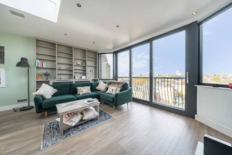 2 bedroom flat for sale, Lavender Hill, Clapham, London, SW11