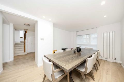 4 bedroom detached house to rent, Holdenhurst Avenue, London N12