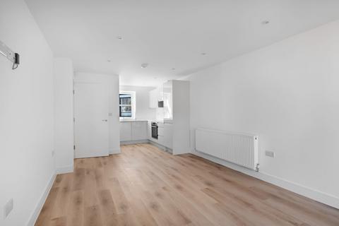 3 bedroom terraced house to rent, Buxton Road, High Peak SK23