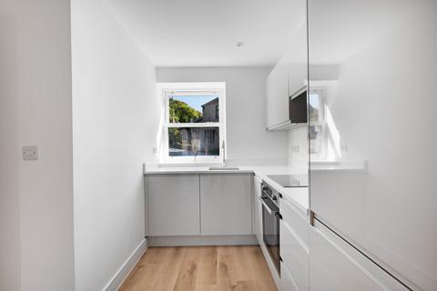 3 bedroom terraced house to rent, Buxton Road, High Peak SK23