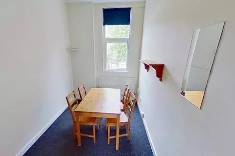 5 bedroom flat to rent