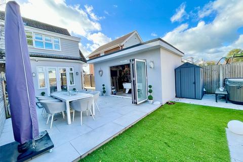 3 bedroom semi-detached house for sale, Kings Park, Benfleet, Essex, SS7
