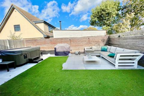 3 bedroom semi-detached house for sale, Kings Park, Benfleet, Essex, SS7