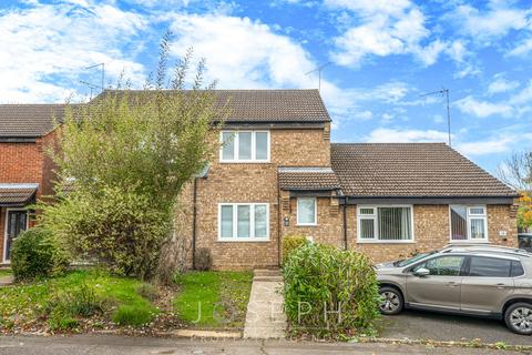 2 bedroom terraced house to rent, Sycamore Close, Ipswich, IP8