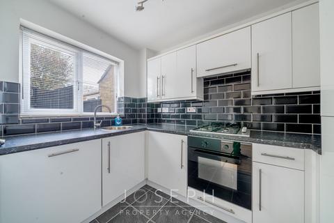 2 bedroom terraced house to rent, Sycamore Close, Ipswich, IP8