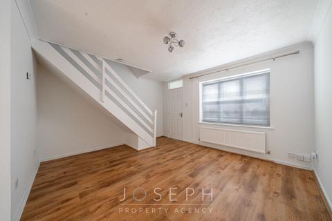 2 bedroom terraced house to rent, Sycamore Close, Ipswich, IP8