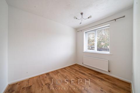 2 bedroom terraced house to rent, Sycamore Close, Ipswich, IP8