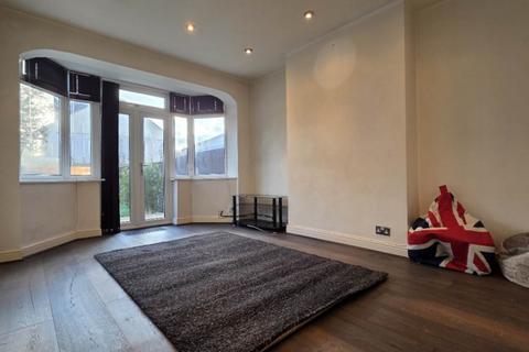 undefined, Stradbroke Grove, Ilford, IG5 0DH