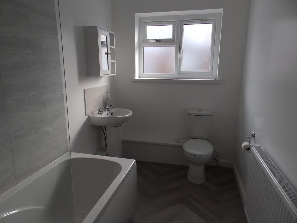 Bathroom 2.JPG