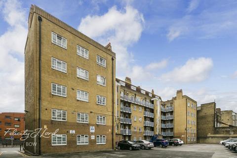 undefined, West India Dock Road, London, E14
